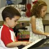 Demostrando como se toca el piano en el festival - Demostrando como se toca el piano en el festival